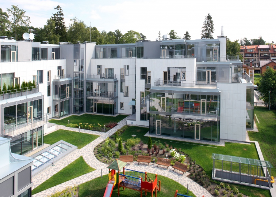 Daudzdzīvokļu dzīvojamā ēka Jūrmalā