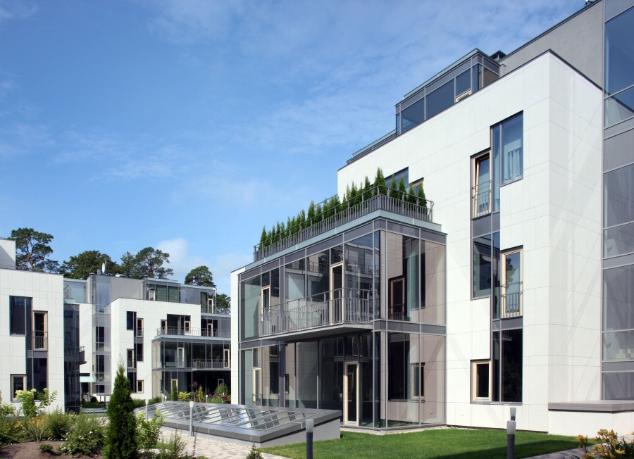 Daudzdzīvokļu dzīvojamā ēka Jūrmalā