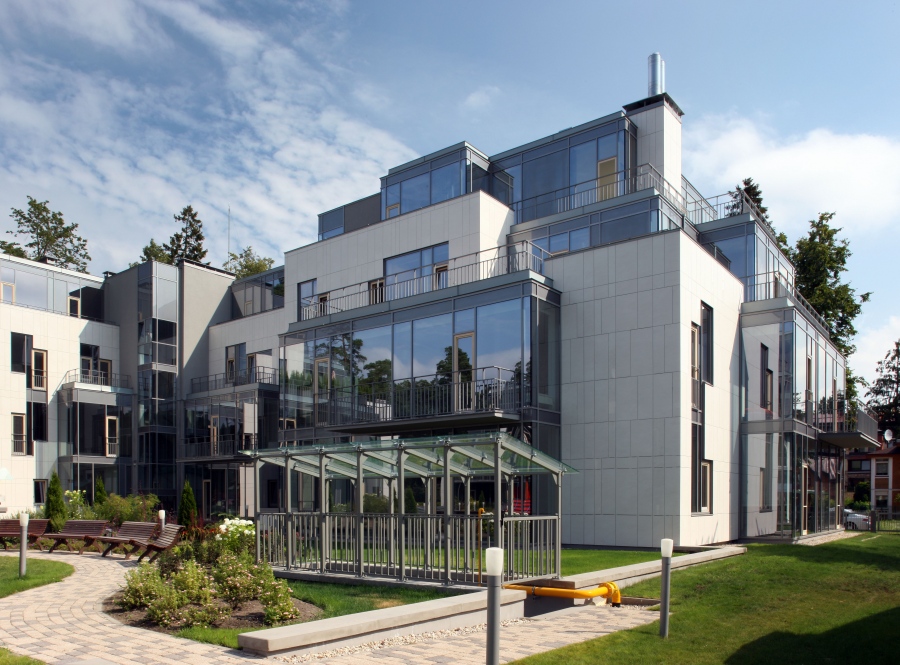 Daudzdzīvokļu dzīvojamā ēka Jūrmalā