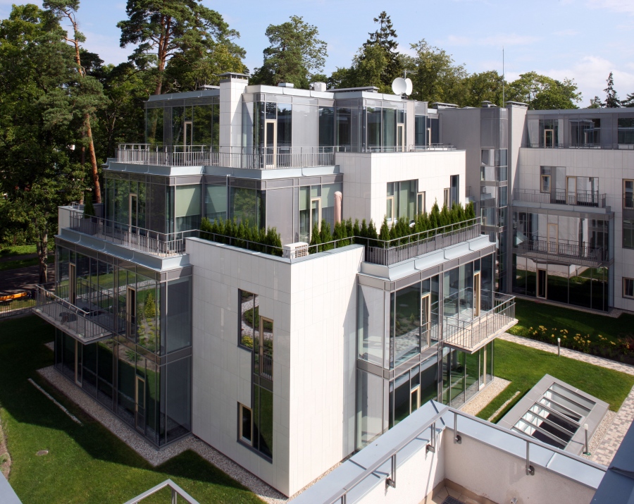 Daudzdzīvokļu dzīvojamā ēka Jūrmalā